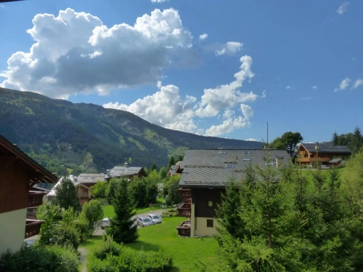 Appartement Cosy 3 Pieces Pour 4 Personnes A Meribel Village, Proche Des Pistes Et Commerces - Fr-1-411-256 Les Allues 0*,  France